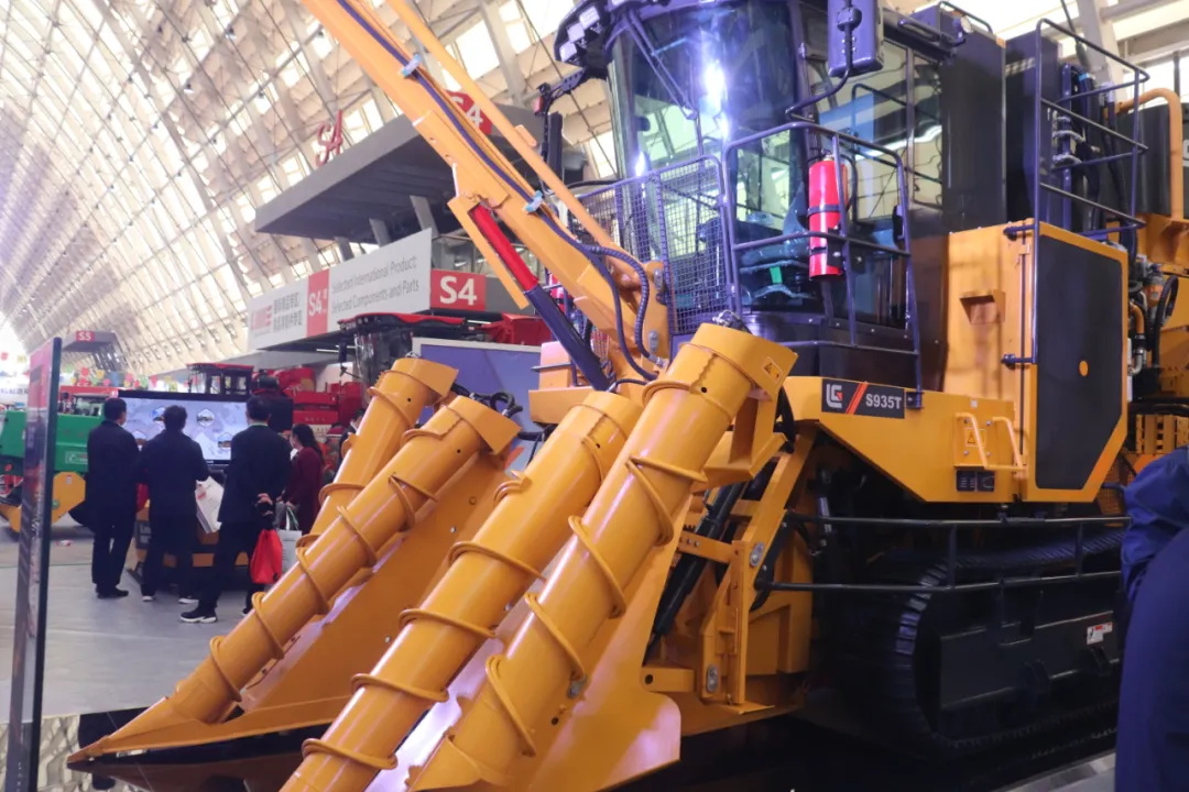 柳州舉辦2025年甘蔗機械化收獲技術現場演示會 農機賦能提質增效