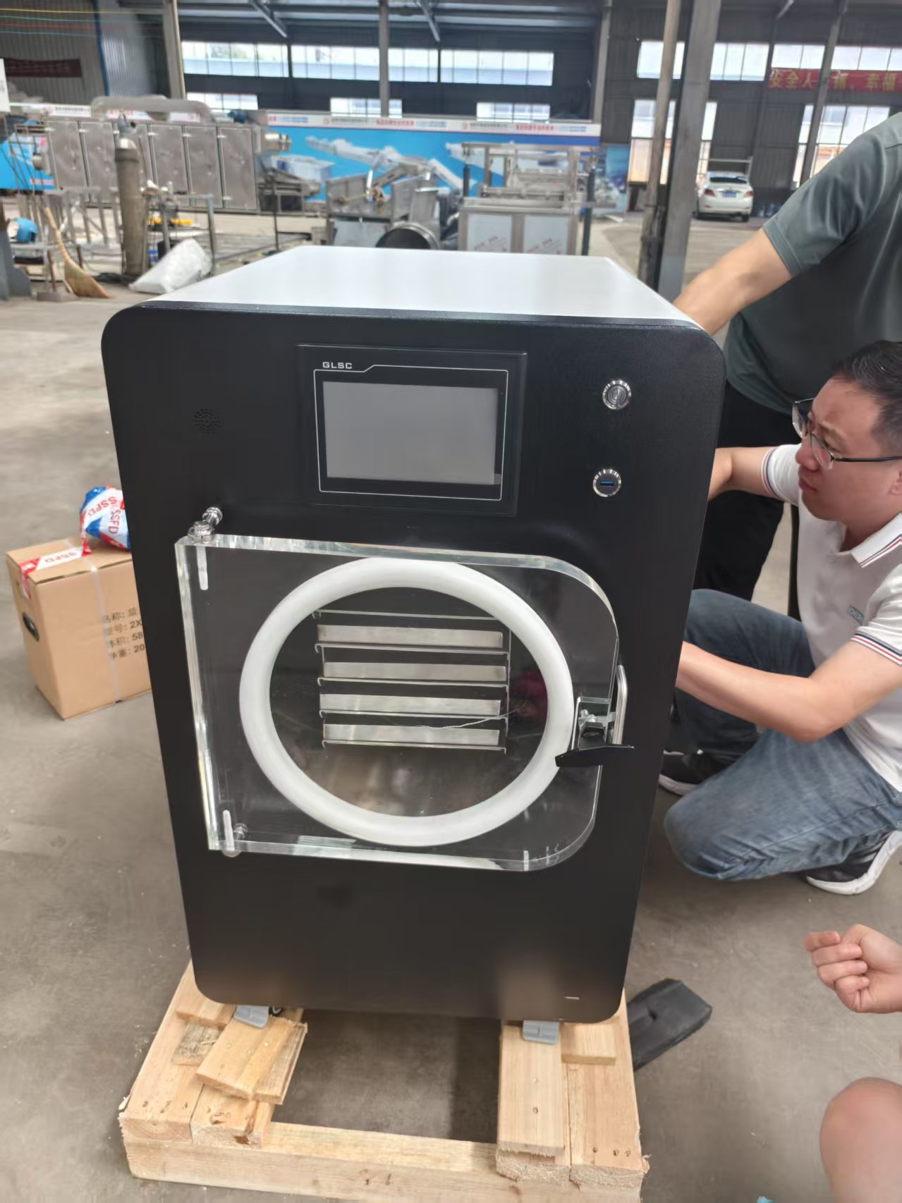 微信图片_202506121345172.jpg 德仁小型实验室真空冻干机制造完成